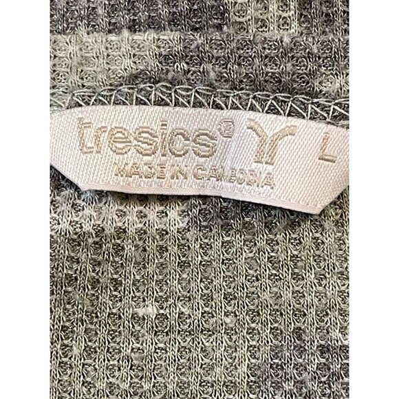 Tresics Camouflage Waffle Knit Faux Button Top SIZE-LARGE - Picture 2 of 6
